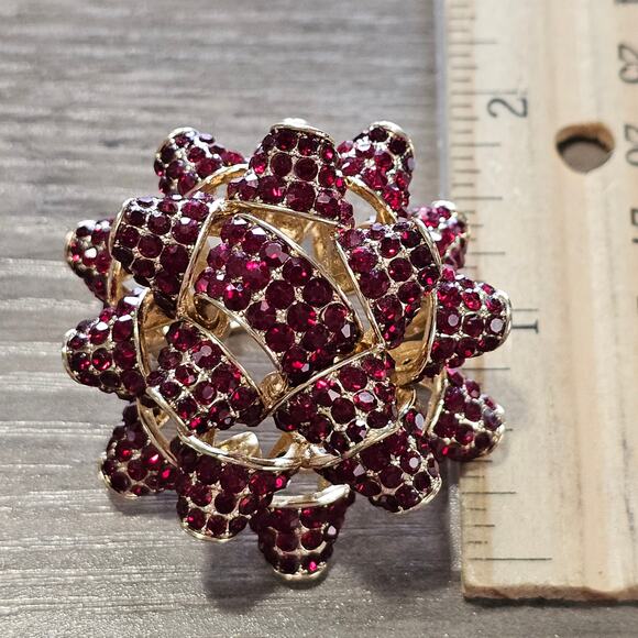 Vintage Gift Wrap Ribbon Bow Red Crystal Gold Brooch - Picture 5 of 6